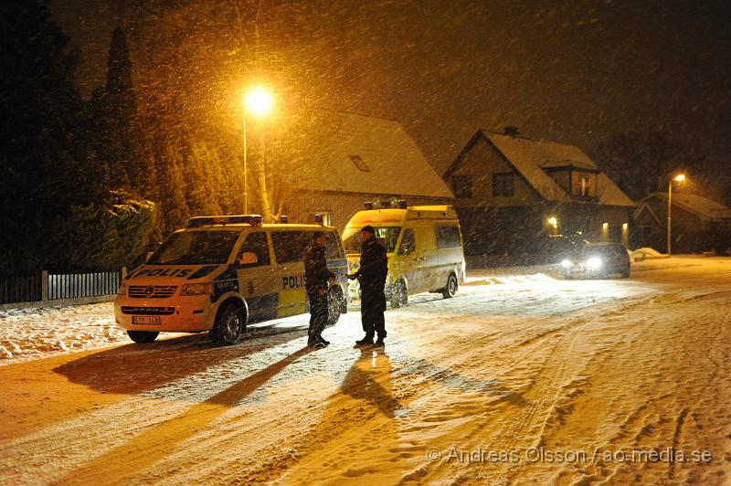 _DSC2973.JPG - Vid 23 tiden larmades polis och ambulans till Östergatan i Klippan där en knivskuren man påträffats. Personen va knivskuren i ansiktet och i handen. Det ska dock inte röra sig om några allvarligare skador.