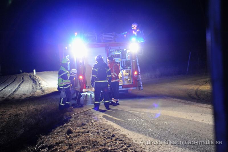 _DSC6205.JPG - Vid 20 tiden larmades räddningstjänsten från Kvidinge, Åstorp och Klippan till Kvidinge där man hade ett flertal bränder längs banvallen mellan Åstorp och Kvidinge. Man hade ca 10-20 småbränder och tror att ungefär lika många själv slocknat. Två hus och ett förråd låg i närheten av bränderna och hotades men räddningstjänsten släckte ner bränderna innan det hann sprida sig så långt. Det ska ha varit ett godståg som haft problem med ett av hjulen som orsakade bränderna, järnvägen var avstängd under ca 45 minuter.