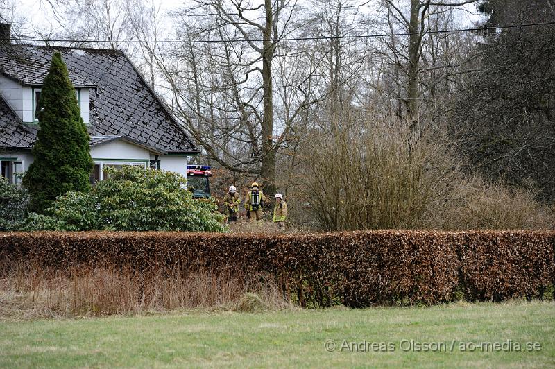 _DSC7333.JPG - Vid 15,30 tiden larmades räddningstjänsten från Ängelholm och Örkelljunga samt ambulans till Munka ljungby där man fått larm om brand i en villa. Väl på plats kunde man konstatera att det bara varit någon lättare rökutveckling från en olje panna i källaren. Och räddningstjänsten vädrade ut lite rök och kunde snabbt lämna. Ingen kom till skada.