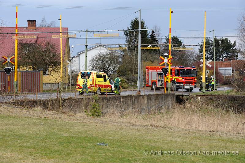 _DSC7282.JPG - Vid 13 tiden larmades räddningstjänsten, ambulans och polis till järnvägs övergången vid ladugårdsvägen där en person blivit påkörd av tåget. Personen avled på platsen av sina skador. Omständigheterna kring olyckan är oklar.