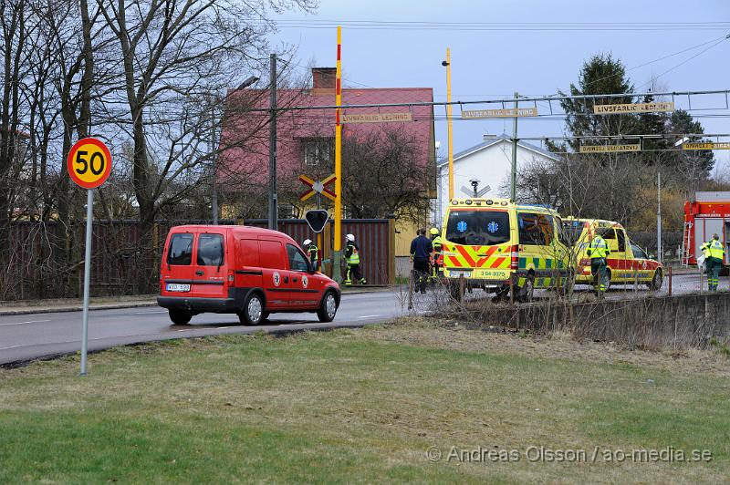 _DSC7286.JPG - Vid 13 tiden larmades räddningstjänsten, ambulans och polis till järnvägs övergången vid ladugårdsvägen där en person blivit påkörd av tåget. Personen avled på platsen av sina skador. Omständigheterna kring olyckan är oklar.