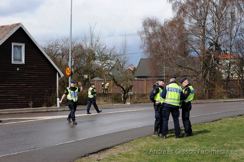 _DSC7295.JPG - Vid 13 tiden larmades räddningstjänsten, ambulans och polis till järnvägs övergången vid ladugårdsvägen där en person blivit påkörd av tåget. Personen avled på platsen av sina skador. Omständigheterna kring olyckan är oklar.