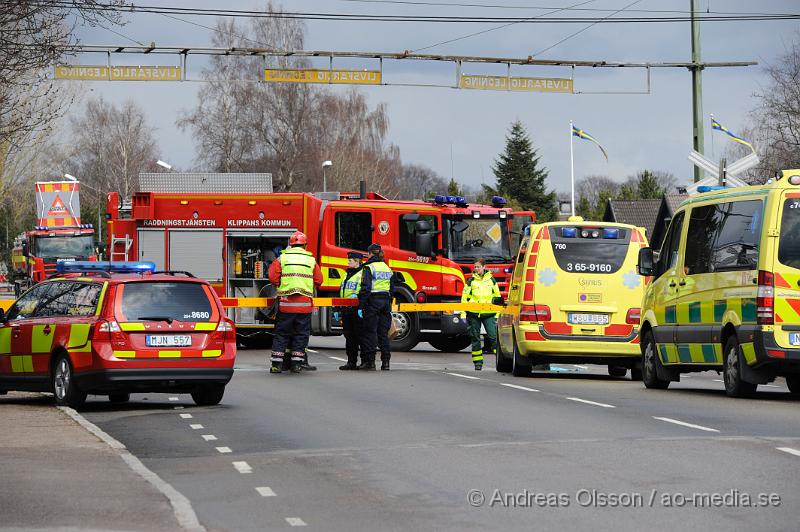 _DSC7306.JPG - Vid 13 tiden larmades räddningstjänsten, ambulans och polis till järnvägs övergången vid ladugårdsvägen där en person blivit påkörd av tåget. Personen avled på platsen av sina skador. Omständigheterna kring olyckan är oklar.