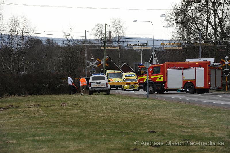 _DSC7327.JPG - Vid 13 tiden larmades räddningstjänsten, ambulans och polis till järnvägs övergången vid ladugårdsvägen där en person blivit påkörd av tåget. Personen avled på platsen av sina skador. Omständigheterna kring olyckan är oklar.