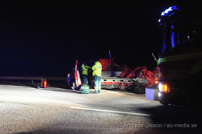 _DSC7731.JPG - Vid 01,30 larmades räddningstjänst, ambulans och polis till e4an i höjd med Åstorp där två mindre lastbilar kolliderat. Hur olyckan har gått till och om någon skadades är oklart. Minst en person fick föras till sjukhus.