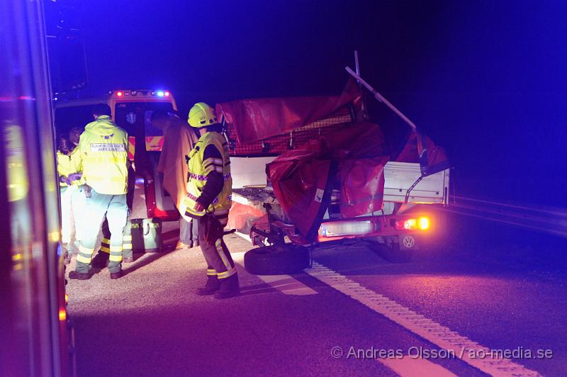 _DSC7736.JPG - Vid 01,30 larmades räddningstjänst, ambulans och polis till e4an i höjd med Åstorp där två mindre lastbilar kolliderat. Hur olyckan har gått till och om någon skadades är oklart. Minst en person fick föras till sjukhus.