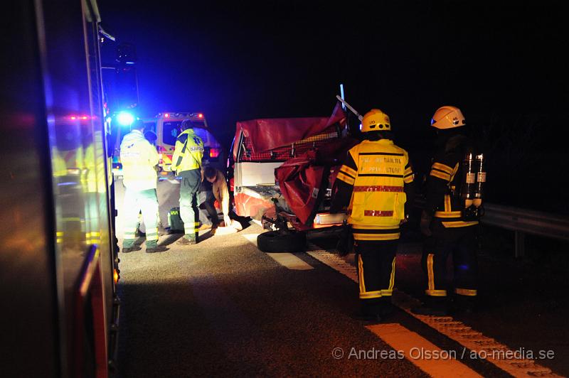 _DSC7738.JPG - Vid 01,30 larmades räddningstjänst, ambulans och polis till e4an i höjd med Åstorp där två mindre lastbilar kolliderat. Hur olyckan har gått till och om någon skadades är oklart. Minst en person fick föras till sjukhus.