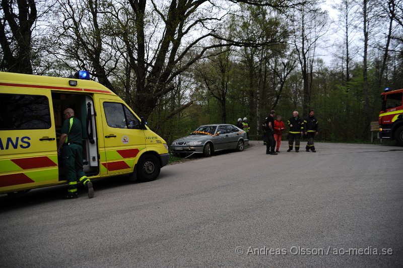 _DSC8089.JPG - Vid 16,45 larmades räddningstjänst och ambulans till Bjärsgård strax utanför Klippan där en personbil kört av vägen och ner i en bäck. Olyckan ska ha orsakats av ett olycksfall men ingen skadades i olyckan. Föraren fick dock följa med ambulansen in för observation.