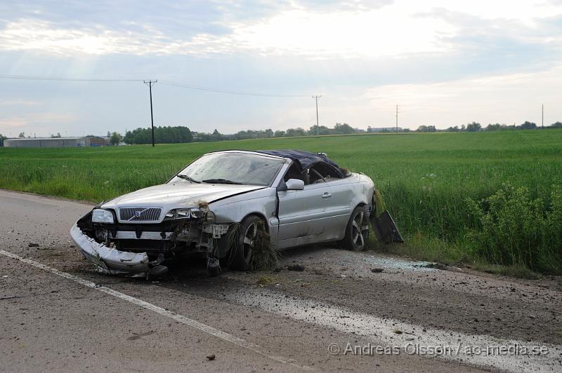 _DSC8918.JPG - Strax efter 06.30 larmades polisen till vägen mellan Klippan och Kvidinge där en personbil voltat. Men bilen var tom, det visade sig senare att det var en person i Kvidinge som tidigare blivit nedslagen och rånad på sin bil.
