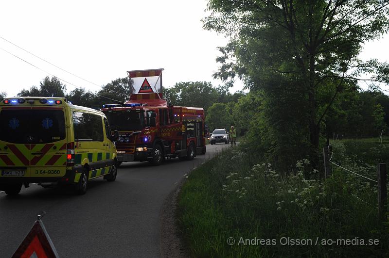 _DSC9261.JPG - Vid 15,30 larmades räddningstjänst, Ambulans och Polis till väg 1245 där en motorcykel av oklar anledning kört av vägen och ner i ett dike. Mc föraren fördes med ambulans till Helsingborgs lasarett med rygg skador, hur allvarliga är oklart.