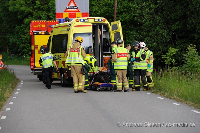 _DSC9271.JPG - Vid 15,30 larmades räddningstjänst, Ambulans och Polis till väg 1245 där en motorcykel av oklar anledning kört av vägen och ner i ett dike. Mc föraren fördes med ambulans till Helsingborgs lasarett med rygg skador, hur allvarliga är oklart.