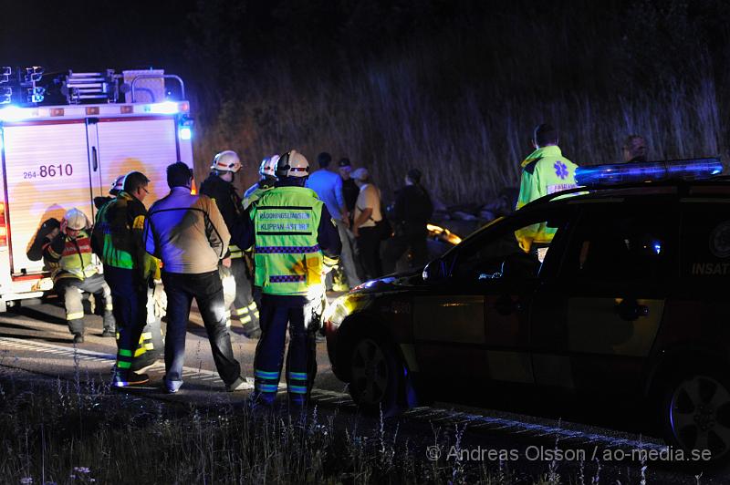 _DSC1039.JPG - Vid 02,10 larmades räddningstjänst, ambulans och polis till väg 21 utanför Åstorp där man fått in larm om att en bil kört av vägen och hamnat i diket på taket. Det är oklart hur många som färdades i bilen men dem inblandade hade själv tagit sig ur bilen och sedan avvikit från platsen när räddningspersonalen kom fram till platsen.