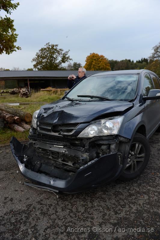 DSC_1654.JPG - Vid 13,30 larmades räddningstjänst,ambulans och polis till Stidsvig där en personbil och motorcykel krockat. Vägen var delvis blockerad under räddningsarbetet. Ingen person ska ha skadats allvarligt.