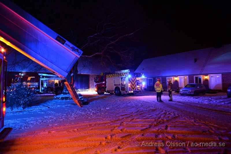 DSC_2558.JPG - Strax efter 02:00 tiden larmades räddningstjänsten till Tåstarp där det inkommit ett larm om rökutveckling från golvet i huset. Det är oklart var röken kom ifrån eller hur stora skadorna blivit. Ingen ska ha kommit till skada.