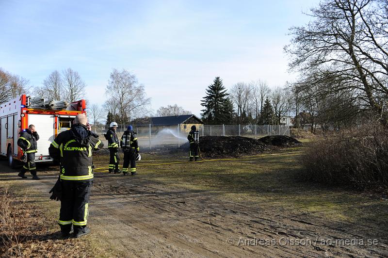 _DSC3295.JPG - Vid 15:00 tiden larmades räddningstjänsten till en gräsbrand i klippan, räddningstjänsten fick snabbt kontroll på elden så det inte spred sig vidare. oklart vad som startat branden.