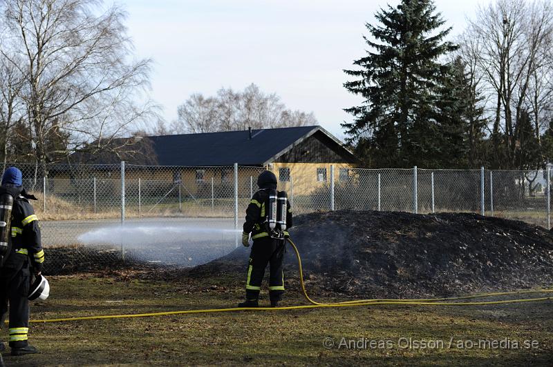 _DSC3298.JPG - Vid 15:00 tiden larmades räddningstjänsten till en gräsbrand i klippan, räddningstjänsten fick snabbt kontroll på elden så det inte spred sig vidare. oklart vad som startat branden.