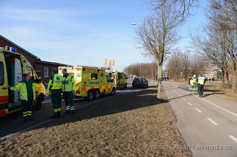 DSC_4966.JPG - Strax innan kl 18 larmades räddningstjänst, ambulans och polis till en trafikolycka i Helsingborg där två personbilar kolliderat. Det var en mindre sammanstötning. Viss trafikstörning under räddningsarbetet. Oklart om någon skadades i olyckan.
