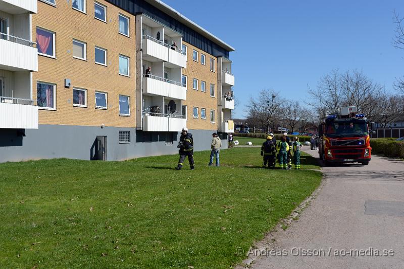 DSC_5501.JPG - Räddningstjänsten larmades till en lägenhet i Åstorp där man hade rökutveckling från källaren. Vad som brunnit är oklart men branden släcktes snabbt och man ventilerade ut röken. Ingen ska ha kommit till skada i branden.