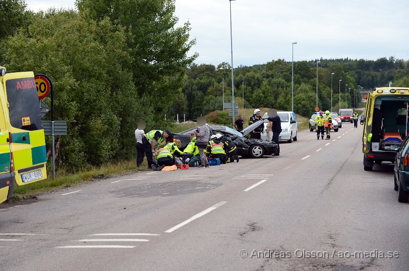 DSC_4609.JPG - Vid 17.15 tiden larmades räddningstjänst,ambulans och polis till Lisåkravägen i Stidsvig där en personbil voltat och två personer var inblandade. Båda två fördes med ambulans till sjukhus, oklart skadeläge. Vägen stängdes av i båda riktningarna.