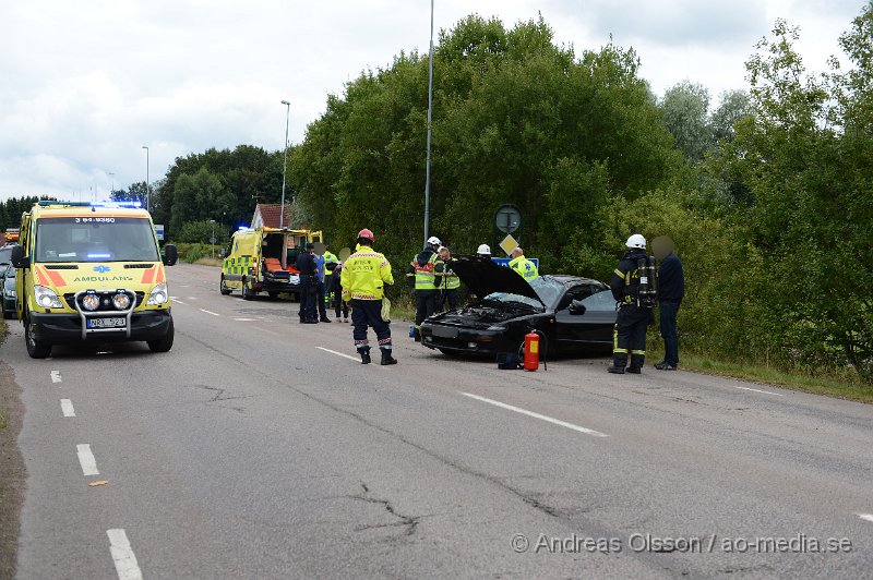 DSC_4610.JPG - Vid 17.15 tiden larmades räddningstjänst,ambulans och polis till Lisåkravägen i Stidsvig där en personbil voltat och två personer var inblandade. Båda två fördes med ambulans till sjukhus, oklart skadeläge. Vägen stängdes av i båda riktningarna.