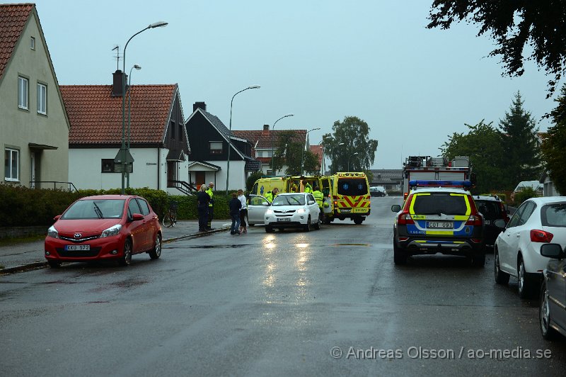 DSC_5711.JPG - Strax innan kl 8 larmades räddningstjänst, polis och ambulans till Åstorp där en cyklist kört och vält i en backe. Personen fick föras med ambulans till sjukhus för kontroll.