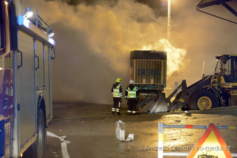 DSC_8533.JPG - Vid 19.30 larmades räddningstjänsten från Åstorp och Klippan samt polis till en brand i en flismaskin vid Sitas anläggning i Åstorp. Man lyckades begränsa branden till flismaskinen och efter ungefär 1 timme vad branden mer eller mindre helt släckt. Ingen person ska ha kommit till skada.