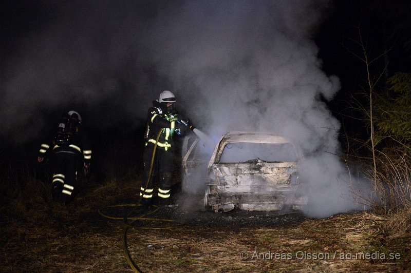 DSC_0637.JPG - Vid 00.00 larmades räddningstjänsten i Klippan till Björnkärr utanför Stidsvig där det enligt inringaren skulle brinna ute, oklart vad. När räddningstjänsten kom fram till platsen visade det sig vara en bil som brann ute i skogen. Bilen blev helt utbränd, räddningstjänsten släckte ner branden relativt snabbt och branden hann aldrig sprida sig. Branden misstänks vara anlagd.