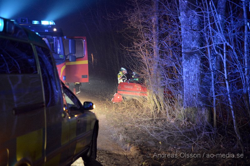 DSC_0975.JPG - Vid 20.15 tiden larmades räddningstjänst, ambulans och polis till vägen mellan Norra Vram och Kvidinge där en personbil av oklar anledning gått av vägen. Personen i bilen klagade på smärtor i ben och rygg. En person fördes med ambulans till sjukhus.