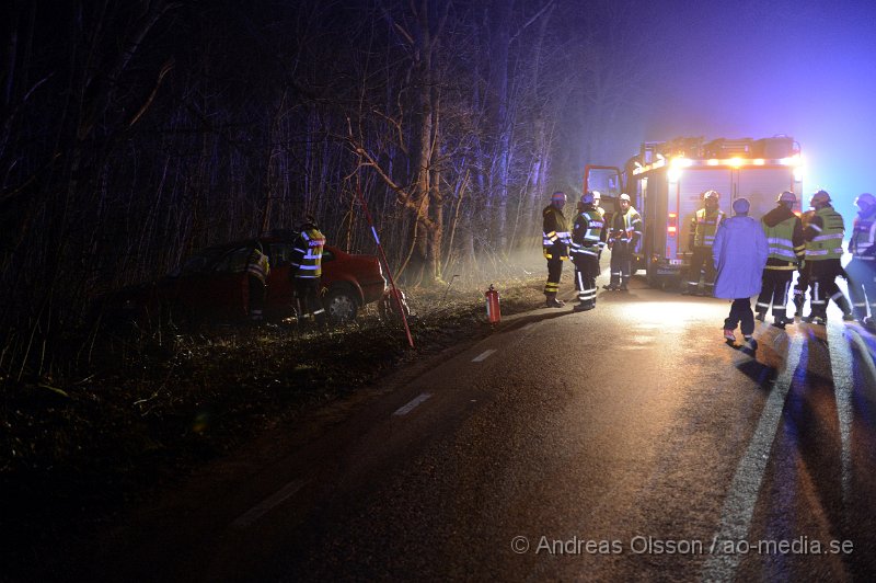 DSC_0976.JPG - Vid 20.15 tiden larmades räddningstjänst, ambulans och polis till vägen mellan Norra Vram och Kvidinge där en personbil av oklar anledning gått av vägen. Personen i bilen klagade på smärtor i ben och rygg. En person fördes med ambulans till sjukhus.