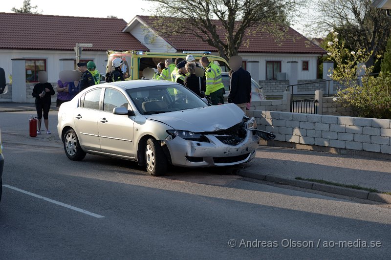 DSC_5288.JPG - Vid 18.30 larmades räddningstjänst, ambulans och polis till en trafikolycka vid korsningen Bryggerigatan/Torggatan där två personbil kolliderat. Minst en person fick föras till sjukhus med ambulans men utan allvarliga skador. Korsningen var helt avstängd under räddningsarbetet. Det har undre senare tid inträffat flera olyckor vid denna korsning och varit nära att bli trafikolyckor vid flera tillfällen.