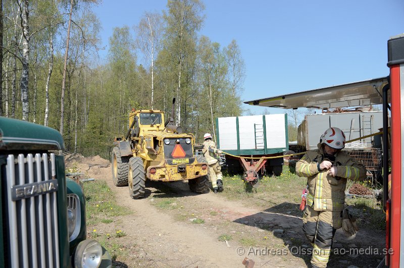 DSC_5298.JPG - Strax innan 11,30 larmades räddningstjänsten till en markbrand strax utanfär Munka Ljungby. Personerna som befann sig på platsen hade snabbt fått fram en vattentank och kunde påbörja släckningen innan det spred sig vidare i den torra marken. Hur branden startat är oklart.